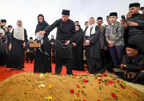 TAN SRI KAMALUDDIN ABDULLAH