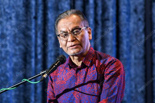 DATUK SERI DR DZULKEFLY AHMAD