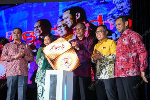 DATUK SERI DR DZULKEFLY AHMAD