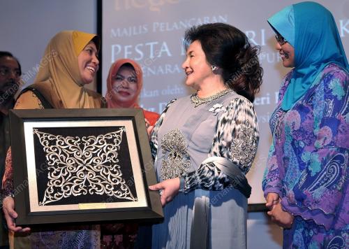 DATIN SERI ROSMAH MANSOR