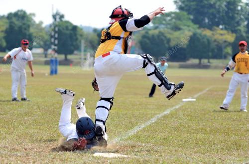 KL19_01072012_SOFTBALL