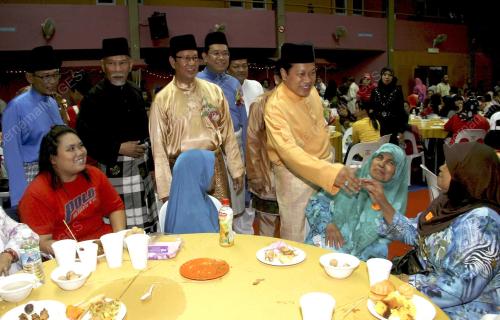 AHMAD MASLAN