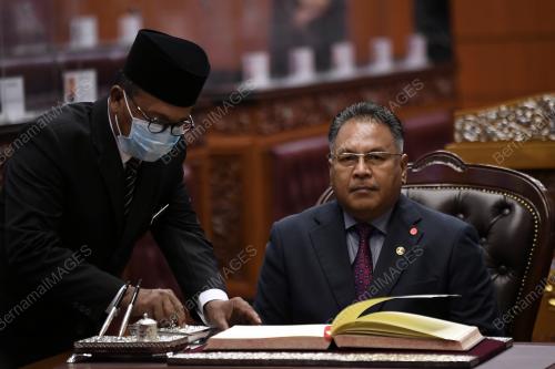 PERSIDANGAN PARLIMEN PENGGAL KETIGA 