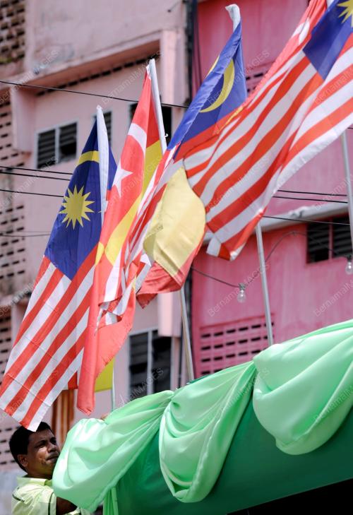 PERSIAPAN SAMBUTAN RAYA DAN HARI MERDEKA