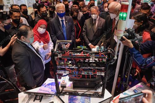DATUK SERI ISMAIL SABRI YAAKOB