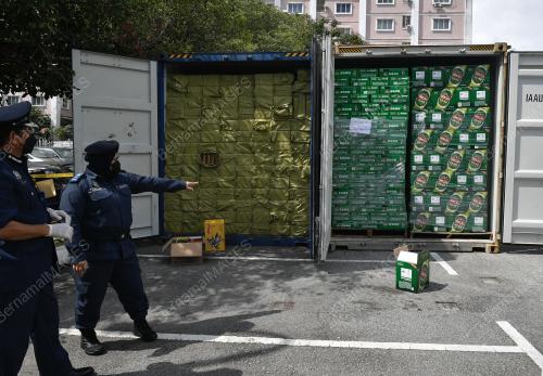 SINDIKET PENYELUDUPAN MINUMAN KERAS