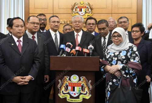 DATUK SERI ISMAIL SABRI YAAKOB