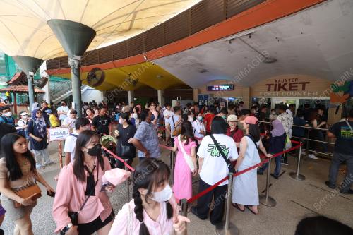 ZOO NEGARA DIPENUHI PENGUNJUNG