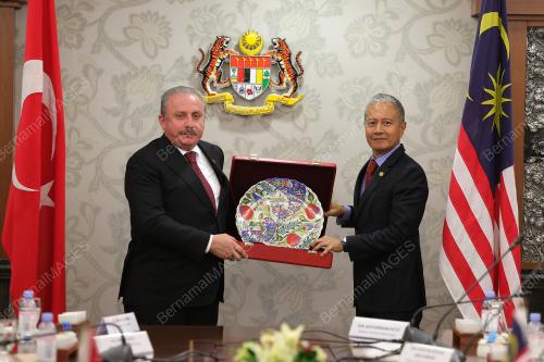 TAN SRI AZHAR AZIZAN HARUN