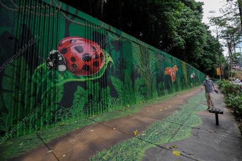 LUKISAN MURAL FLORA DAN FAUNA