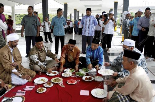 TAN SRI MUHYIDDIN YASSIN