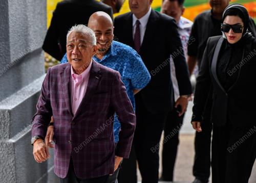DATUK SERI BUNG MOKHTAR RADIN