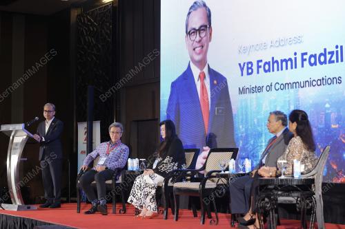 FAHMI FADZIL