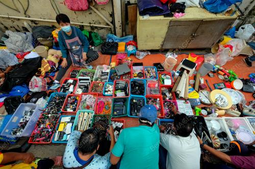PASAR KARAT TUMPUAN HUJUNG MINGGU WARGA KOTA