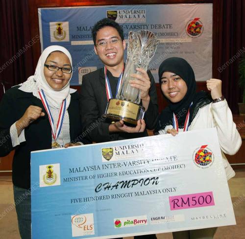 UIAM JUARA DEBAT