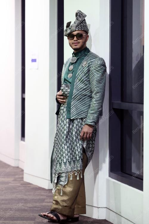 HAZIQ ROSEBI