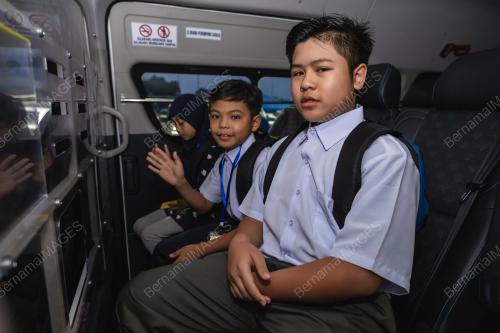 PELAJAR MANGSA DI PPS KE SEKOLAH