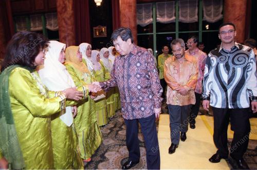SULTAN SHARAFUDDIN IDRIS SHAH IBNI ALMARHUM SULTAN SALAHUDDIN AB