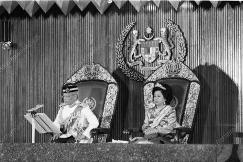 Agong buka sesi keempat Parlimen