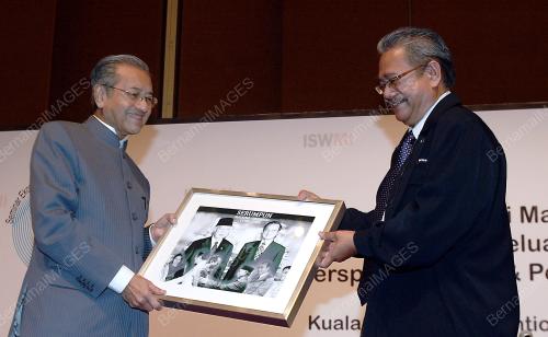 DR MAHATHIR MUHAMAD