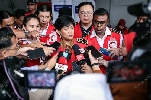 TUNKU PUTERI INTAN SAFINAZ ALMARHUM SULTAN ABDUL HALIM MU'ADZAM