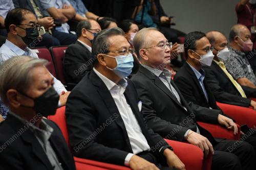 DATUK SERI DR WEE KA SIONG