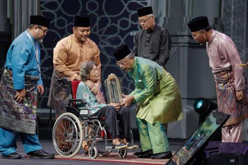AL-SULTAN ABDULLAH RI'AYATUDDIN AL-MUSTAFA BILLAH SHAH
