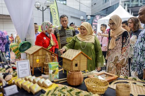 DATUK RUBIAH WANG