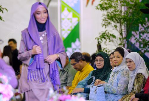 KL19_10062017_FESYEN