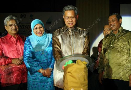 MUSTAPA MOHAMED