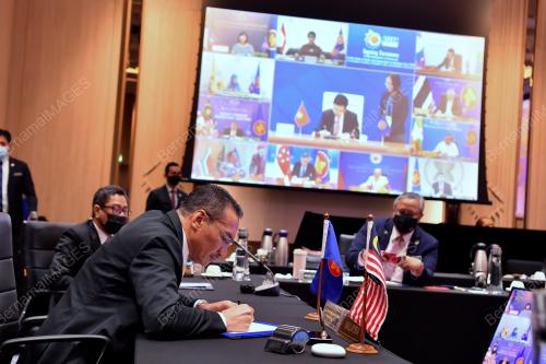 DATUK SERI HISHAMMUDDIN TUN HUSSEIN