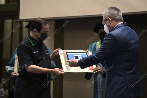 DATUK SERI DR ADHAM BABA