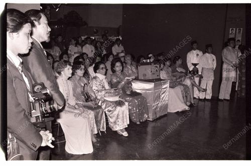 RAJA PERMAISURI AGONG MELAWAT MUZIUM NEGARA