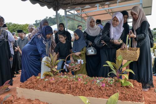 PENGEBUMIAN DATUK ROSNAH ABD MAJID
