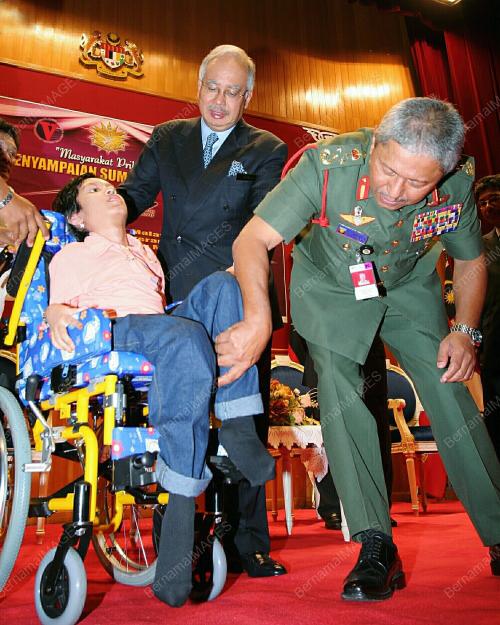MOHD NAJIB TUN ABDUL RAZAK