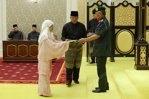 AL-SULTAN ABDULLAH RI'AYATUDDIN AL-MUSTAFA BILLAH SHAH