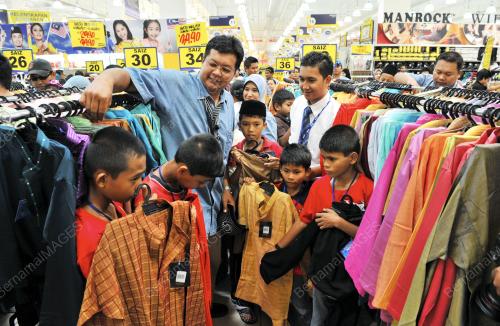 ANAK ANAK YATIM MEMBELI BELAH