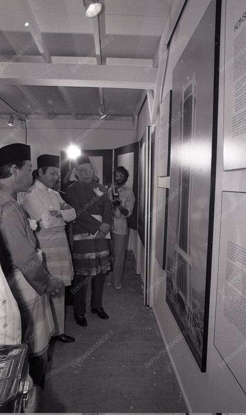 MAHATHIR MOHAMAD