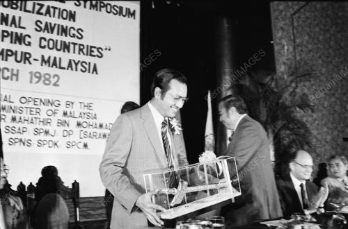 SIMPOSIUM