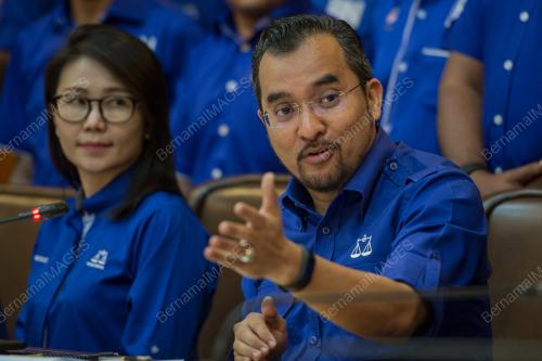 DATUK DR ASYRAF WAJDI DUSUKI