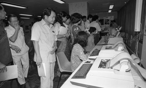 KL19_16012015_MOGGIE_TELEFON