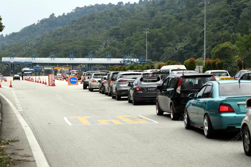 PLAZA TOL GOMBAK