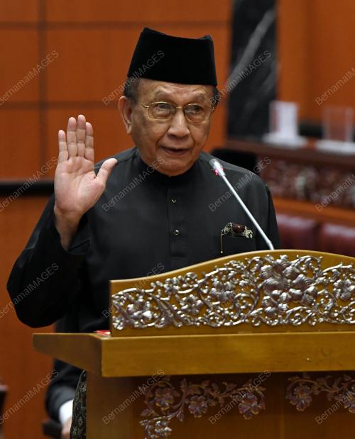 ANGKAT SUMPAH SENATOR DEWAN NEGARA