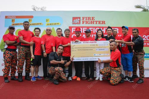 KL19_16102016_FIRE_FIGHTER