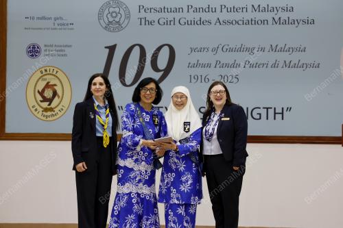 DATUK SERI DR WAN AZIZAH WAN ISMAIL