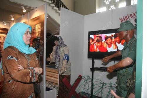 TUNGKU AZIZAH MAIMUNAH ISKANDARIAH