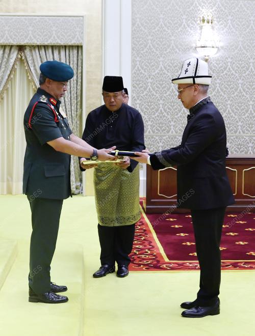 AL-SULTAN ABDULLAH RI'AYATUDDIN AL-MUSTAFA BILLAH SHAH