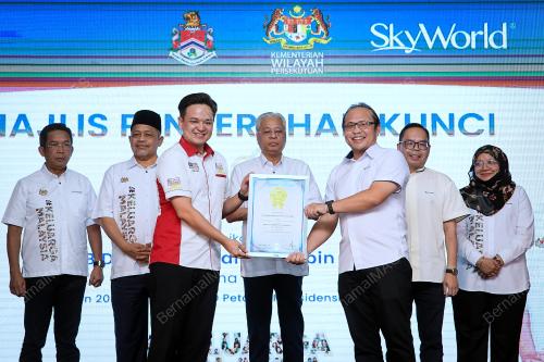 DATUK SERI ISMAIL SABRI YAAKOB