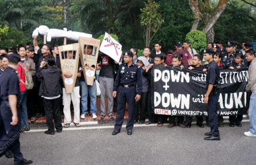 PERHIMPUNAN AUKU