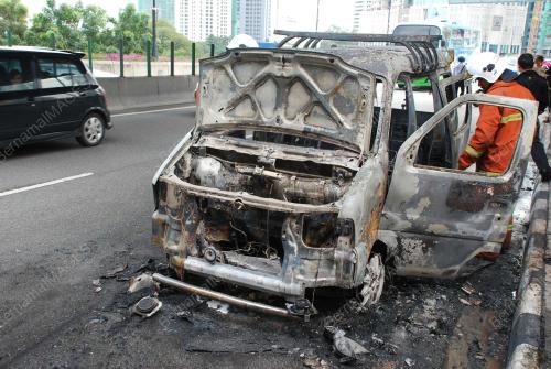 VAN TERBAKAR